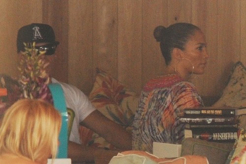  Jennifer Lopez and Casper Smart Go to Lunch [August 31, 2012]
