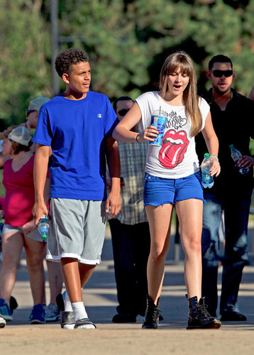  Johnathan and his cousin Paris Jackson at Six Flags in illinois ♥♥