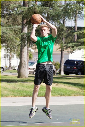  Kenton Duty playing pallacanestro, basket