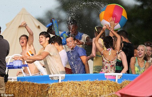  On the set of LWWY!!