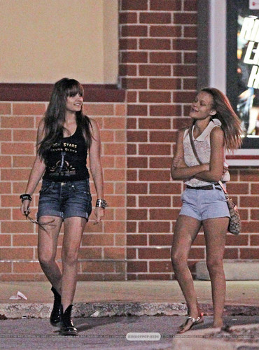  Paris Jackson and her cousin Jahmia Sutherland in Gary, Indiana ♥♥
