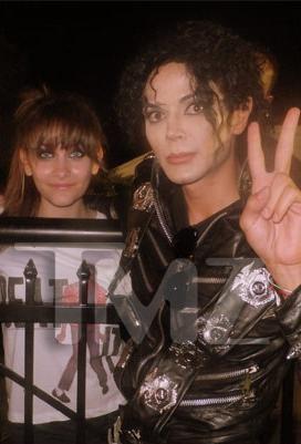  Paris Jackson with the 팬 in Gary, Indiana ♥♥