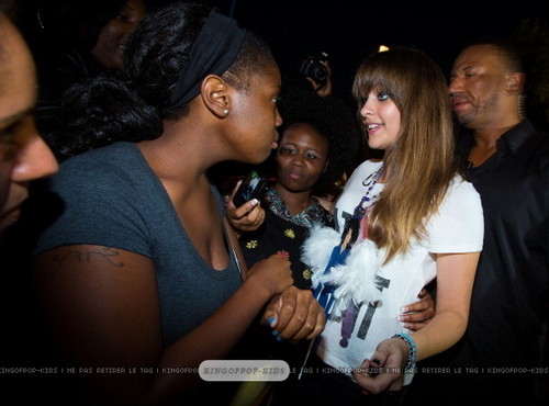  Paris Jackson with the شائقین in Gary, Indiana ♥♥
