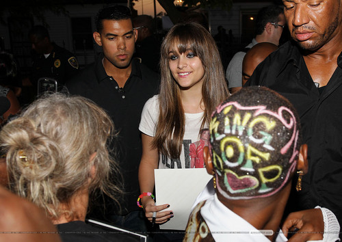 Paris Jackson with the fans in Gary, Indiana ♥♥