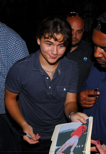  Prince Jackson with the 팬 in Gary, Indiana ♥♥