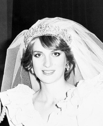  Princess Diana on her wedding hari