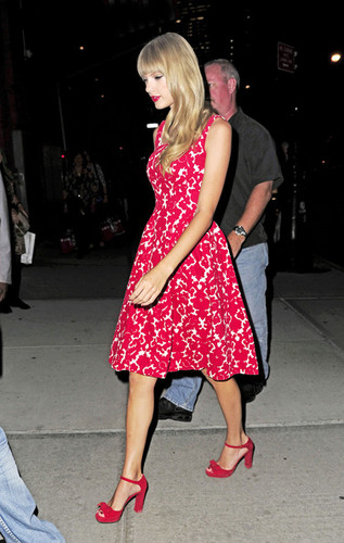  Taylor snel, swift at MTV studios in New York City, 30 august 2012