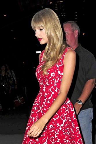  Taylor pantas, swift at MTV studios in New York City, 30 august 2012