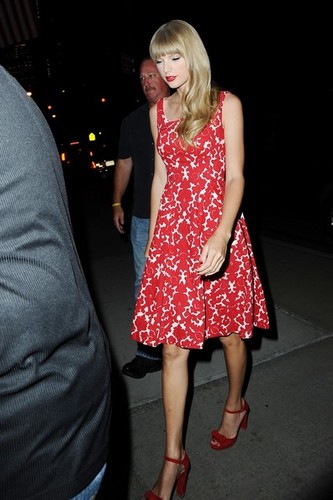  Taylor 迅速, 斯威夫特 at 音乐电视 studios in New York City, 30 august 2012