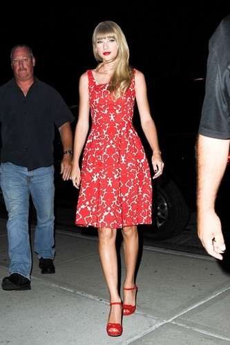  Taylor 迅速, 斯威夫特 at 音乐电视 studios in New York City, 30 august 2012