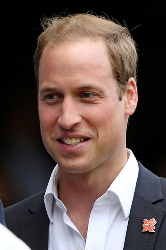  The Duke of Cambridge take in a 日 of テニス at Wimbledon
