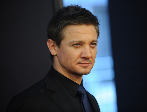  jeremy renner @world premiere of the bourne legacy