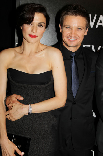  jeremy renner @world premiere of the bourne legacy