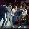love this performance!! :) 1Directionluv1D photo
